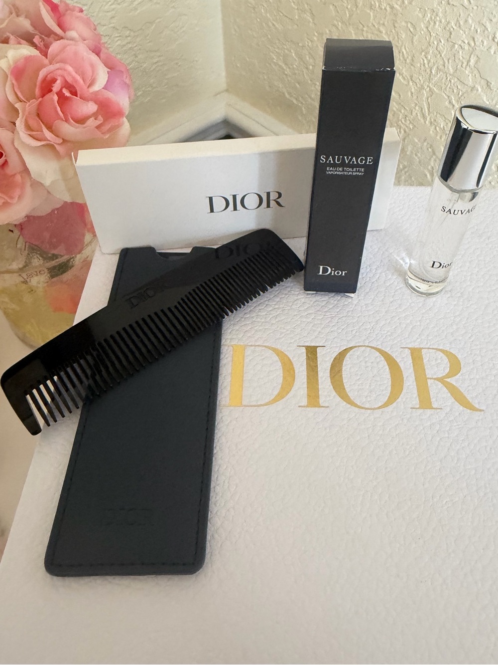 Dior Men’s Gift Set Black Pocket Comb Leather Case & Dior Sauvage Travel Spray